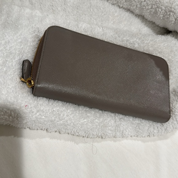 NIB Prada Saffiano Continental Wallet - Picture 4 of 9